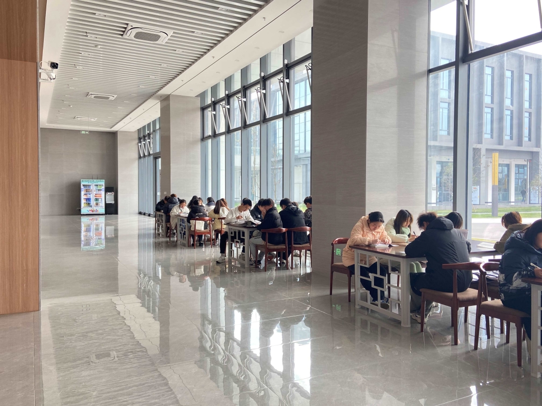 pa电子官方网站书香校园读书行动持续推进 学子以阅读点亮精神生活