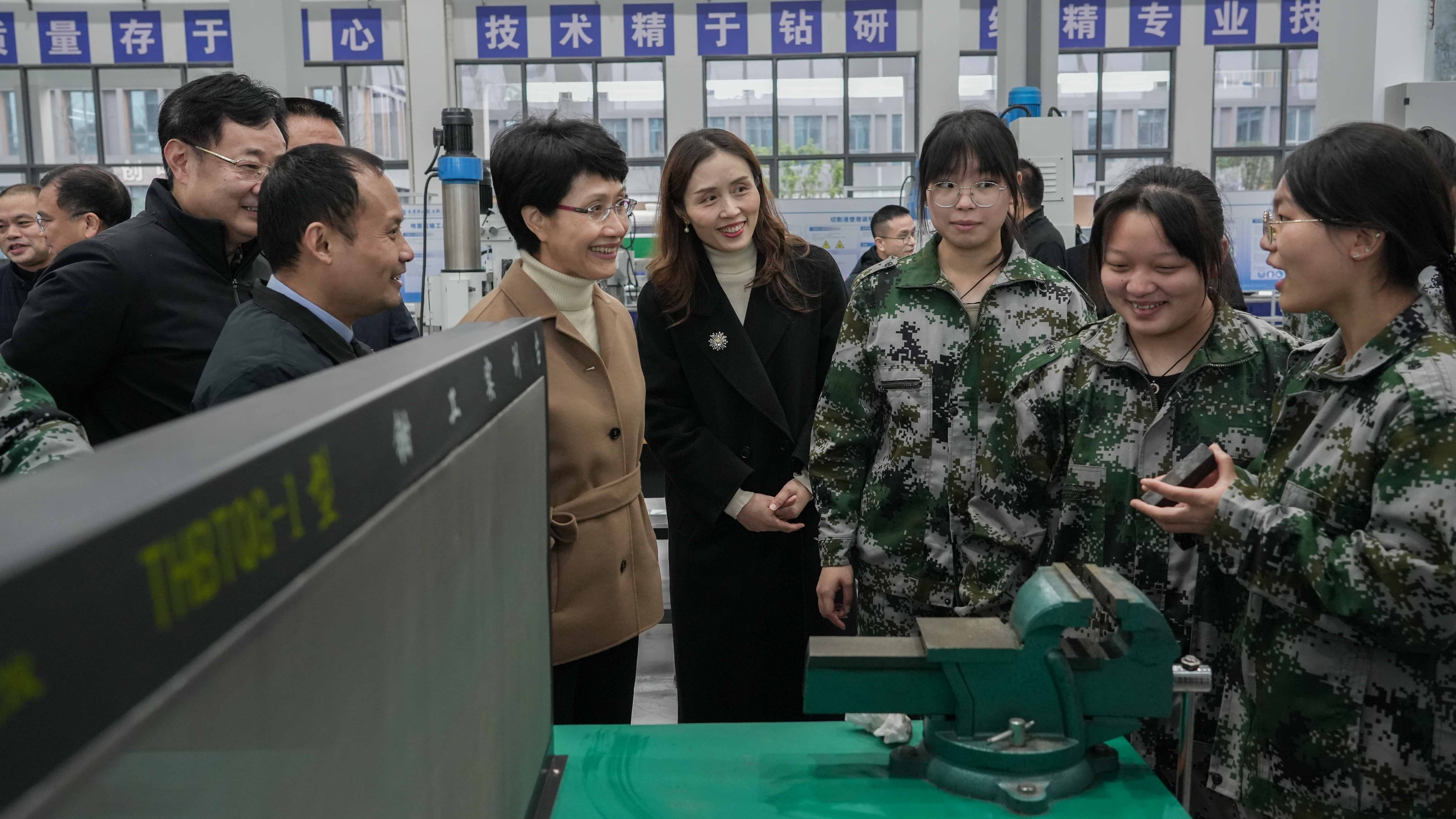 市政协领导莅临pa电子调研指导 | 聚焦产城职创融合 共探职教发展新路径