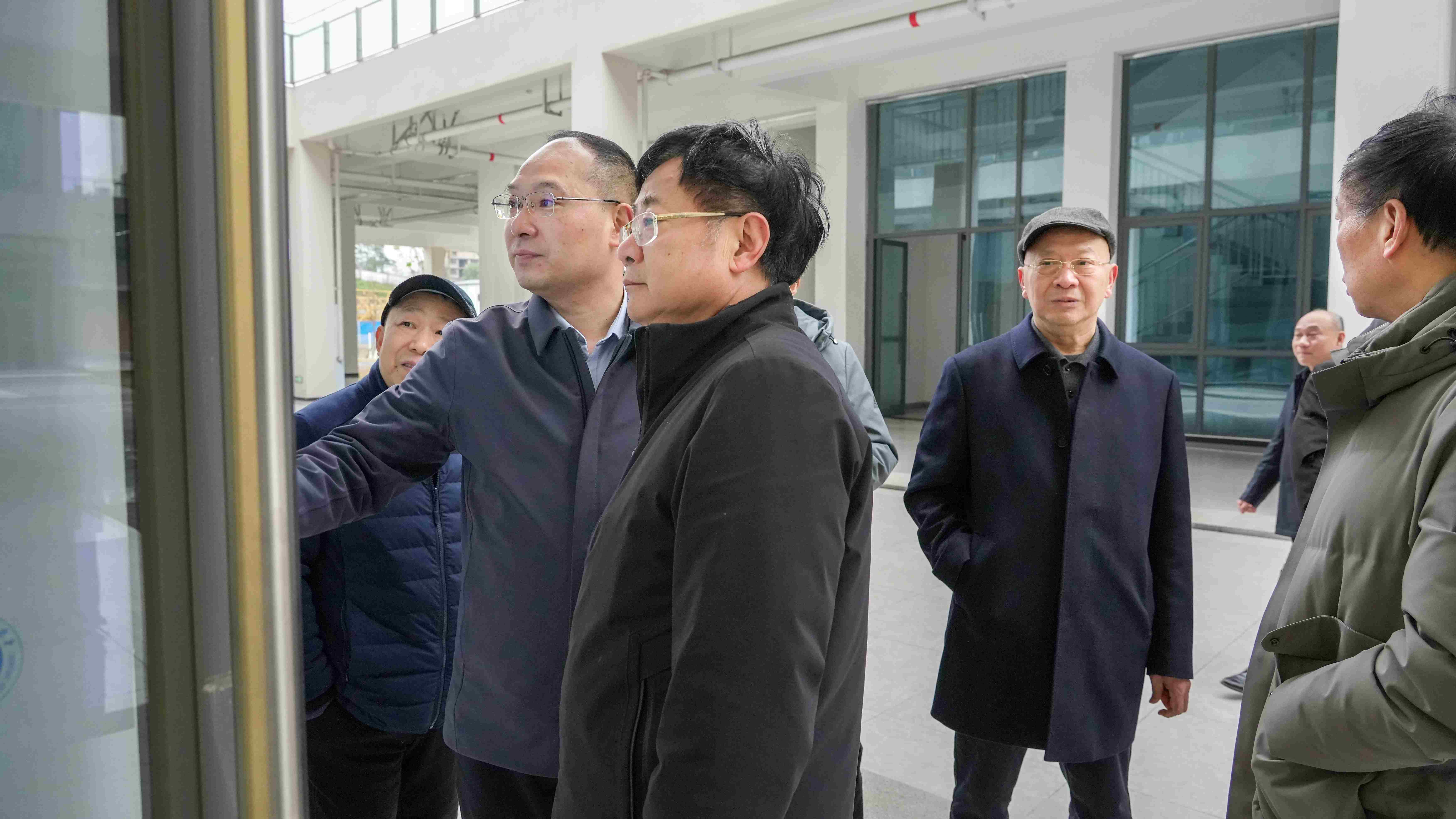 聚焦开学首日 巡查护航教学