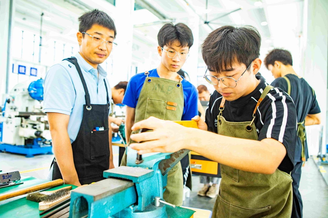 【新重庆】展全球视野 谱融合新章——pa电子官方网站聚力培养具有家国情怀、国际视野的新时代工匠