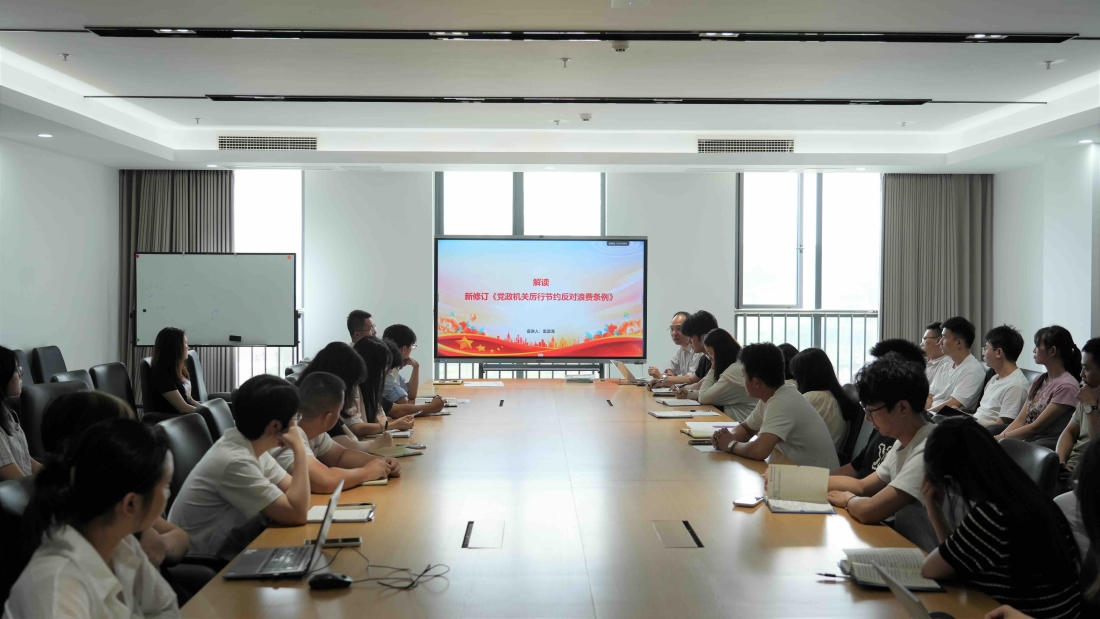 校领导为各直属党支部党员同志讲授专题党课